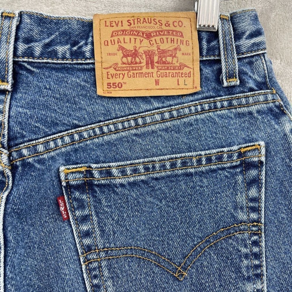 Levi's Vintage 550 High Rise Mom Jean Cut Off Jean Shorts 100% Cotton - Picture 3 of 9